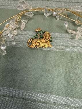 Vtg Signed Danecraft Gold Tone Women's Brooch